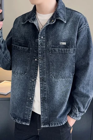 High-quality men's fashionable, stylish, casual, trendy business-style denim shirt and youth-oriented denim jacket coat